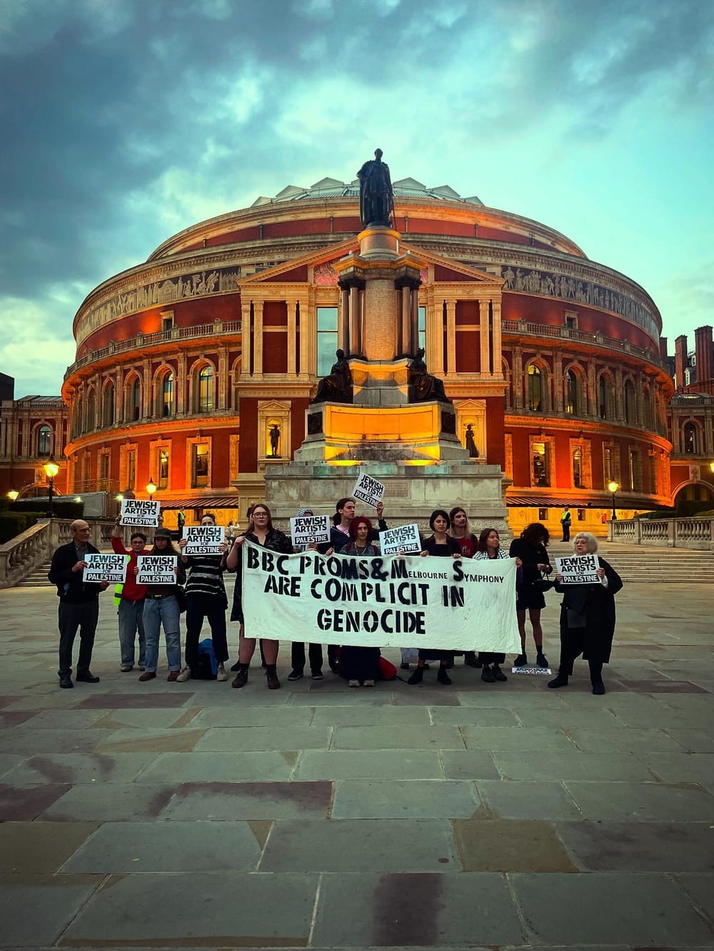 Jazz hands and hollow gestures — watching a play is not political action