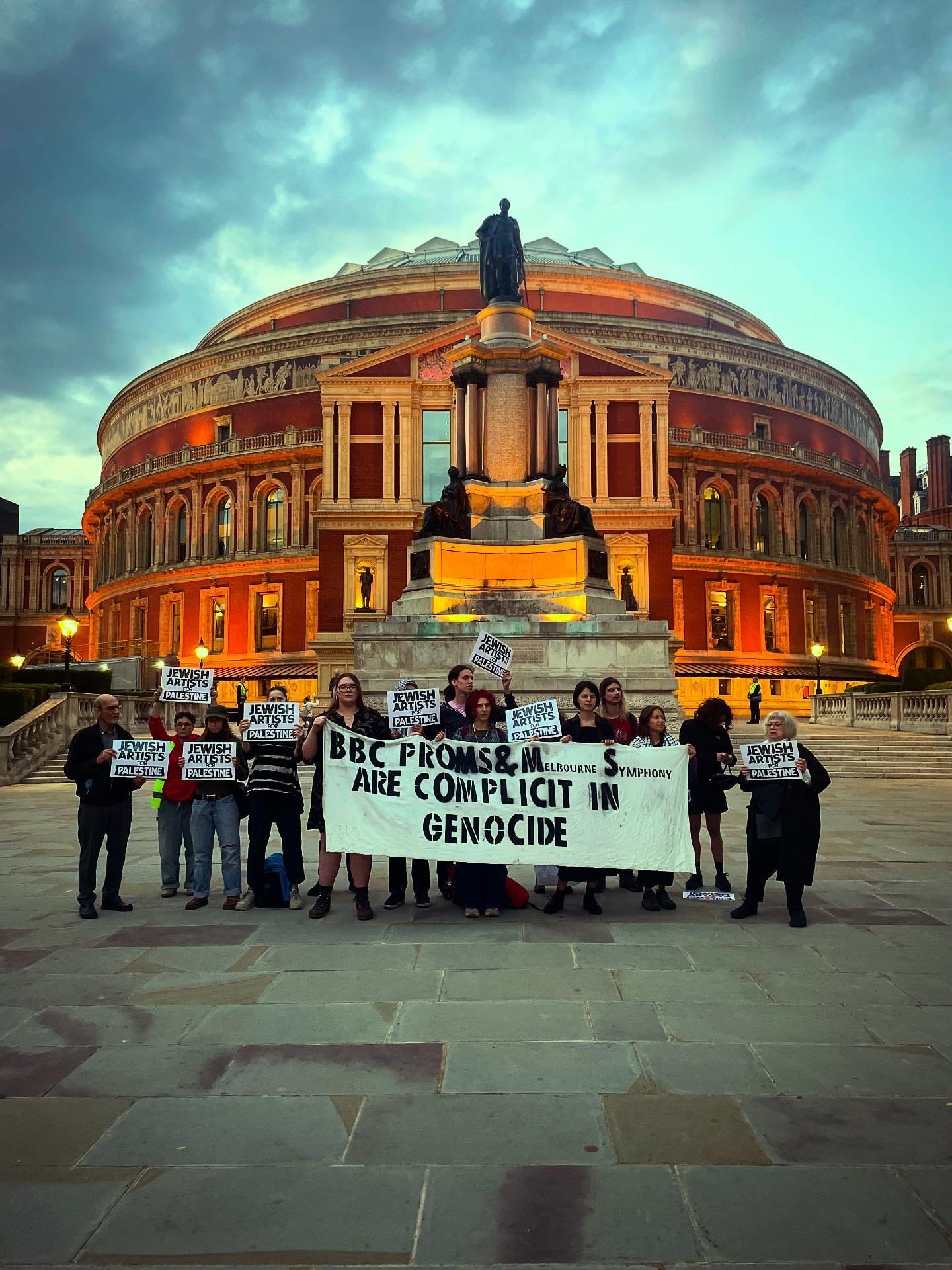 Jazz hands and hollow gestures — watching a play is not political action